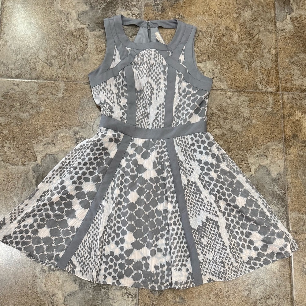 Banana Republic Animal Print Dress. Gray & beige prints. Size 4P